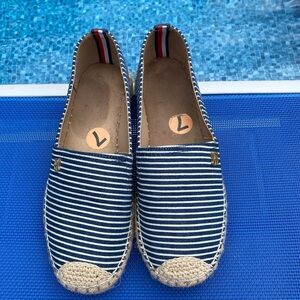 Tommy Hilfiger Size 7M Navy Striped Espadrilles Like New